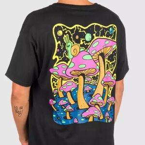 ALAB - Psychedelic Black Snail Trippy Mushroom T-Shirt Small